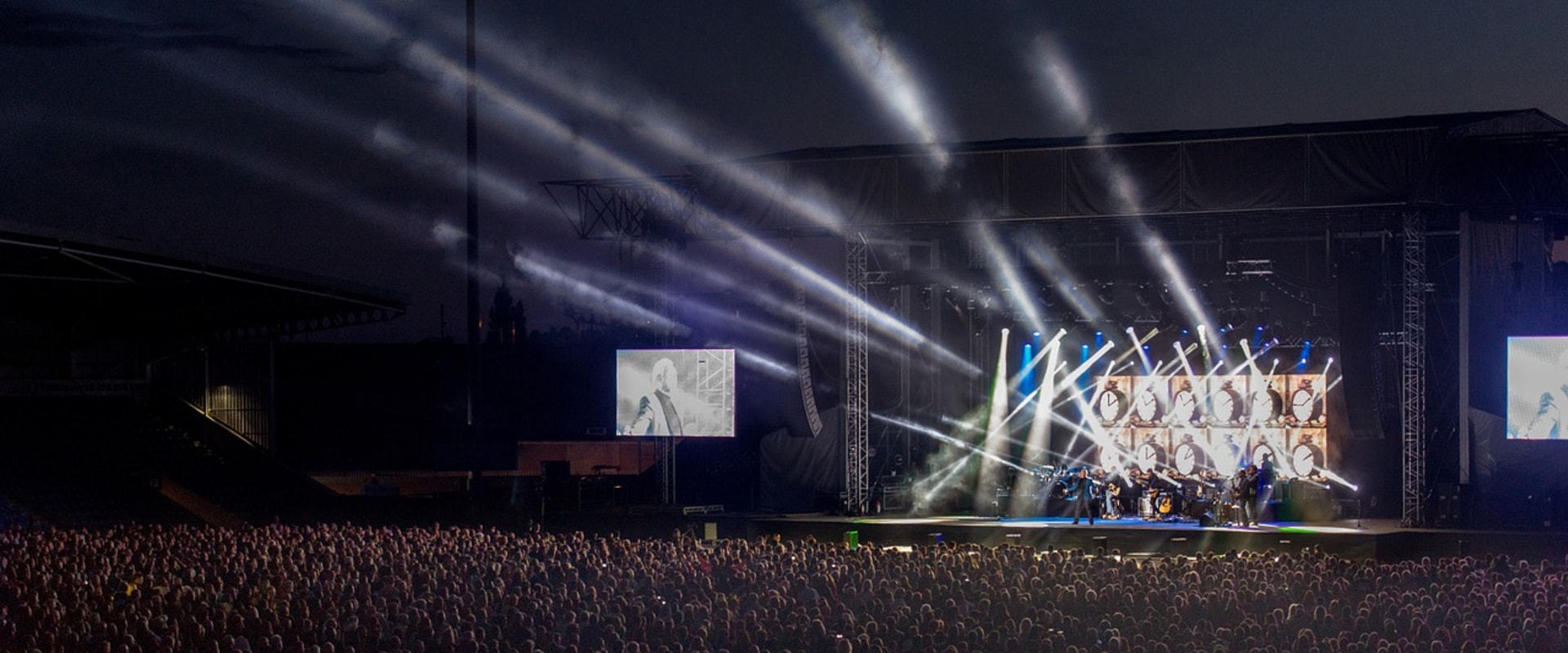What types of music genres are popular among teenagers today?